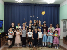 "Весенний праздник в кругу семьи! " "Весенний праздник в кругу семьи! ".