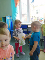 Всемирный день одуванчика в группе " Дельфинёнок" Всемирный день одуванчика в группе " Дельфинёнок".
